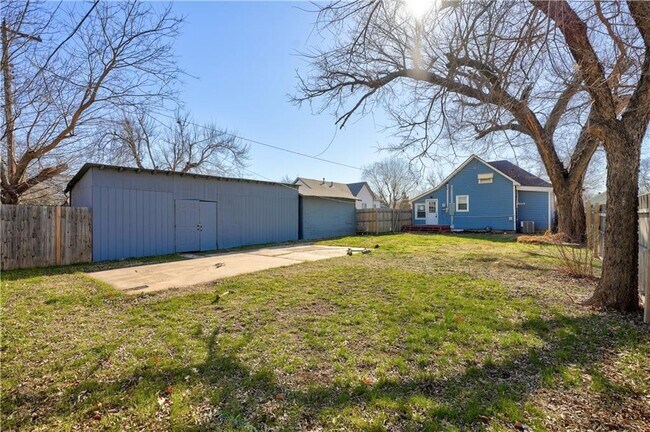 Building Photo - 1715 NW 21st St