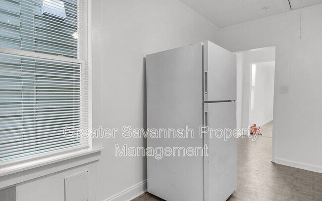 Building Photo - 612 W 42nd St