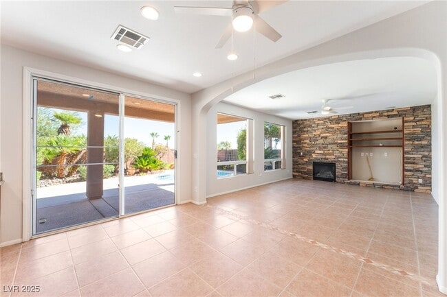 Building Photo - 600 El Loro St