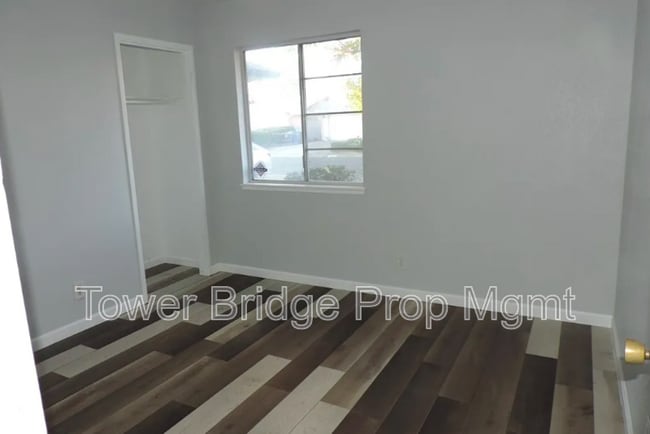 Building Photo - 10666 Van Stralen Way