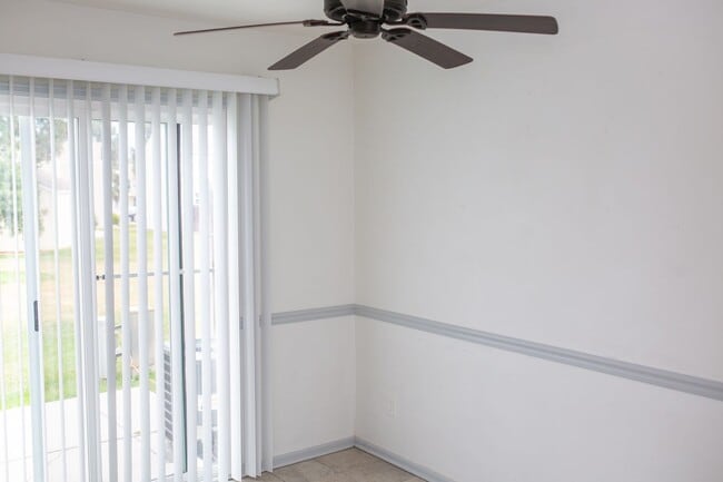 Building Photo - Nice 2 Bedroom Townhome in Lakewood