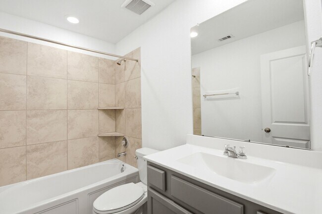 Building Photo - 9327 Clearwater Bluff Ln