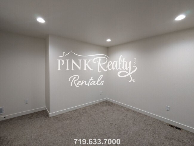 Building Photo - 284 W Kyle Dr