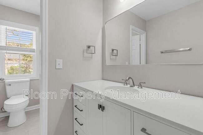 Building Photo - 974 Governors Rd