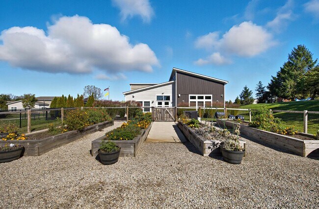 Building Photo - 5401 Hummingbird Wy