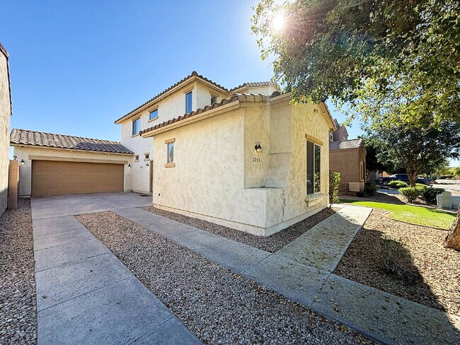 Building Photo - Charming Glendale Home with Spacious Lot & Prime West Valley Location!
