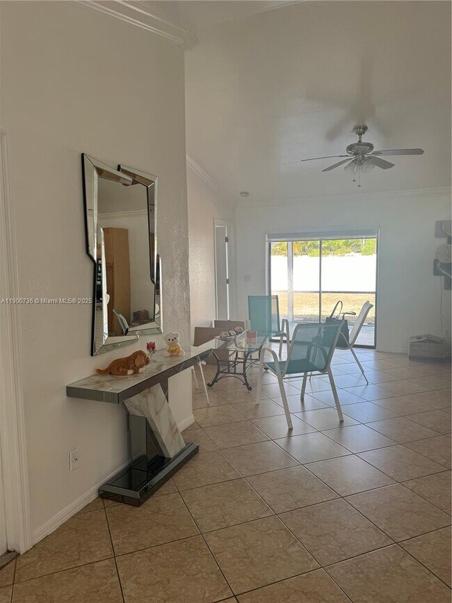 Building Photo - 609 SE 2nd St