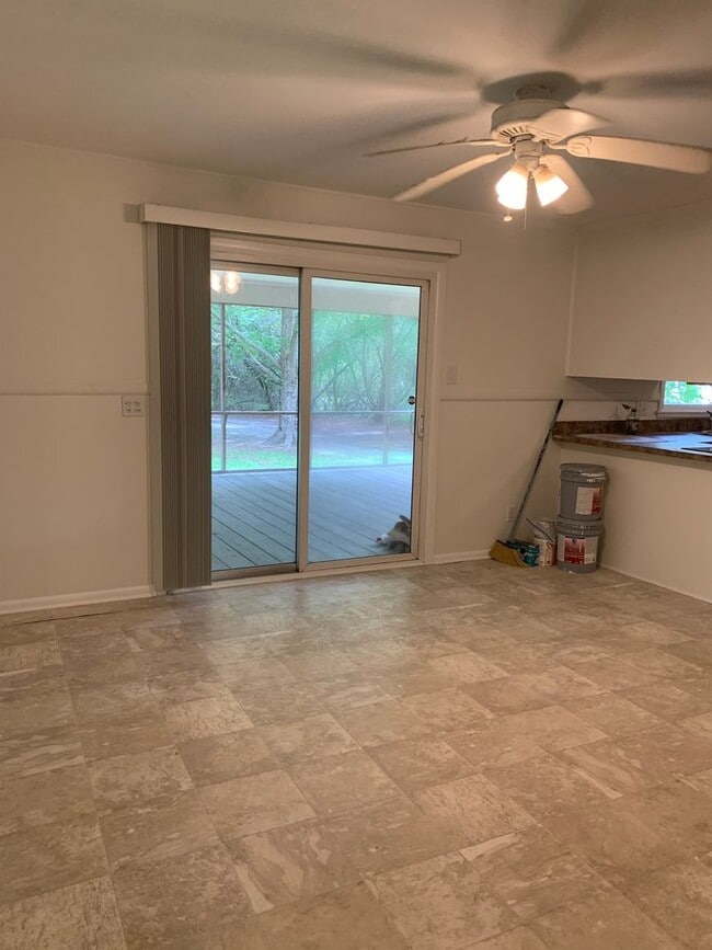 Building Photo - 3 Bedroom 1.5 Bath House on N. Wallace Ava...
