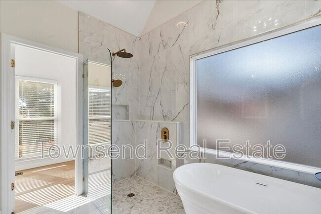 Building Photo - 695 Cedar Point