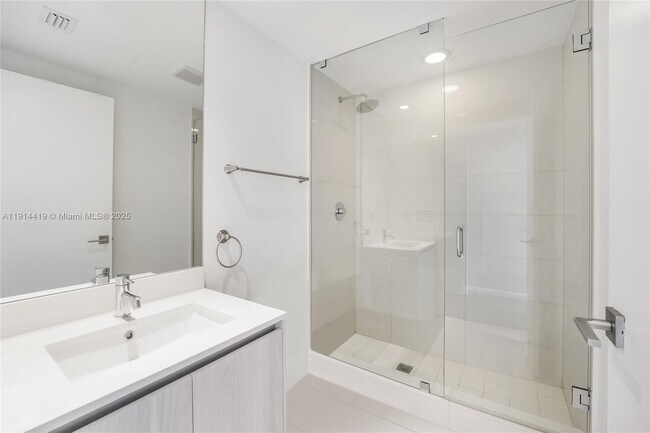 Building Photo - 3131 NE 7th Ave