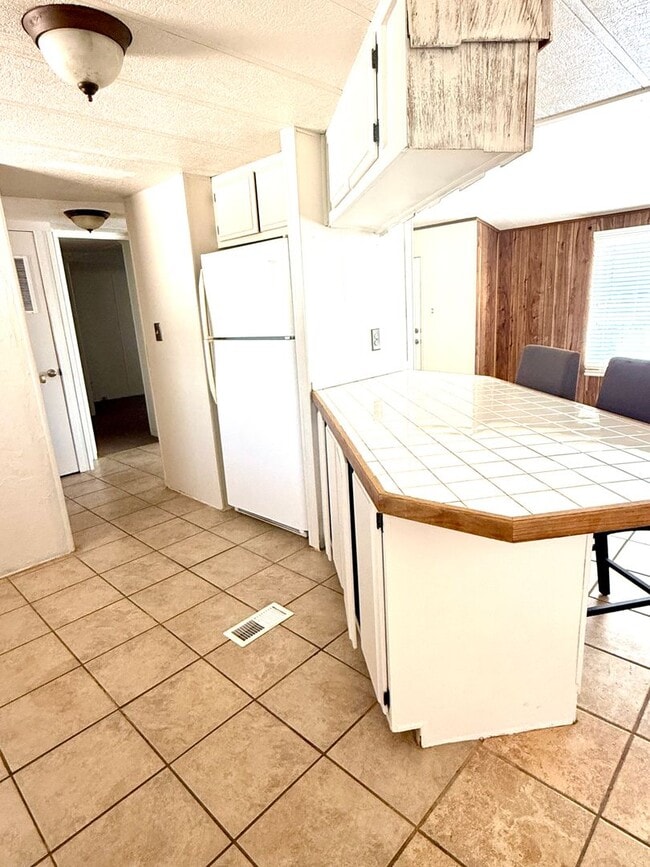 Building Photo - Beautiful Home with Quiet Location