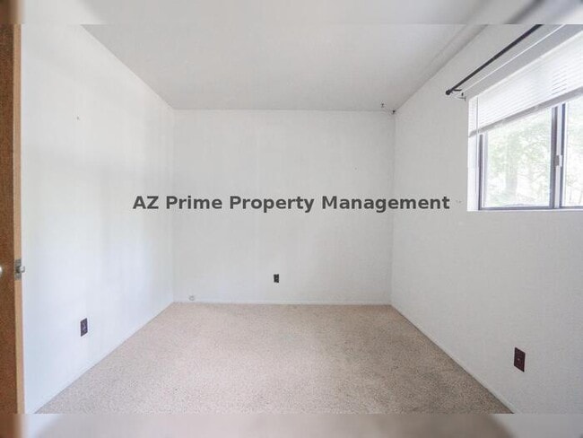 Building Photo - 5383 Glenwood Ln