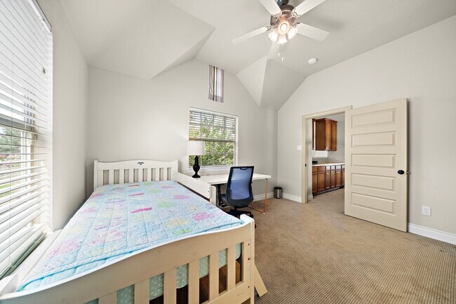 Building Photo - 22634 Cascade Springs Dr