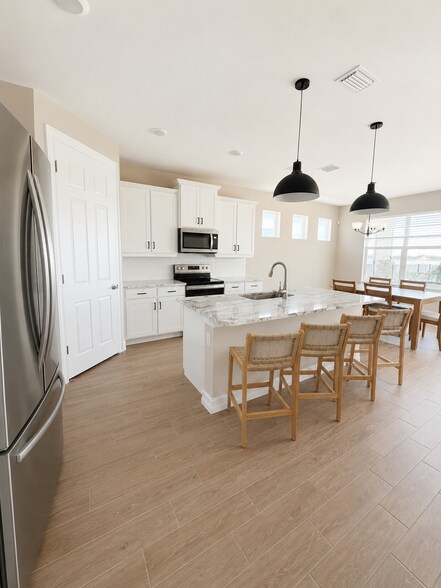 Building Photo - 435 Spring Hill Lake Loop