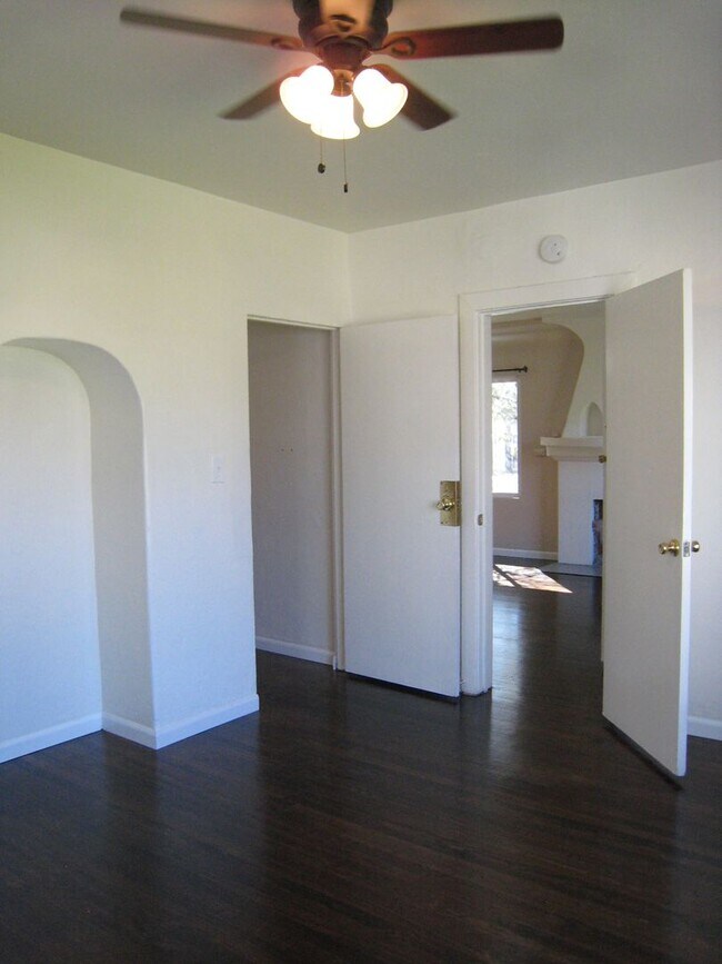 Building Photo - 4220