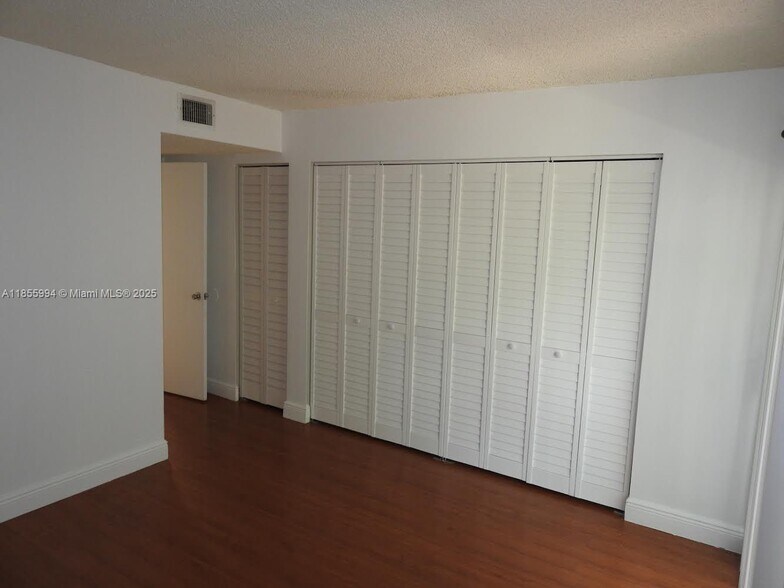 Building Photo - 8660 NW 5th Ter