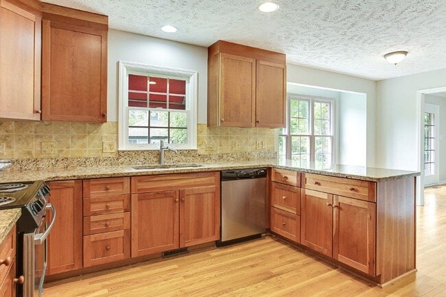 Building Photo - Coming Soon- 3 Bedroom and 2 Bath Home (Pe...