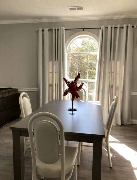 Building Photo - 4231 Hibiscus Dr