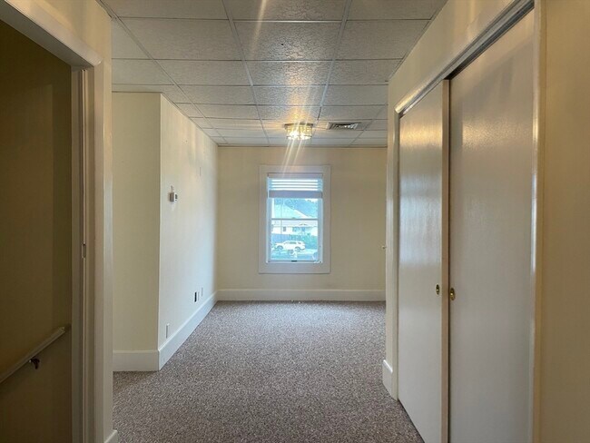 Building Photo - 228 Main St