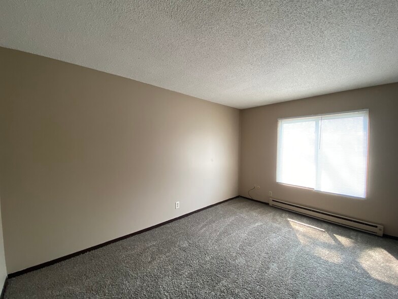 Building Photo - 1653 4th St SE