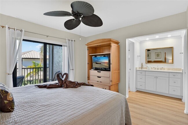 Building Photo - 788 Park Shore Dr