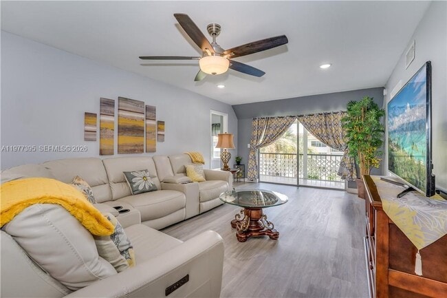 Building Photo - 681 S Hollybrook Dr