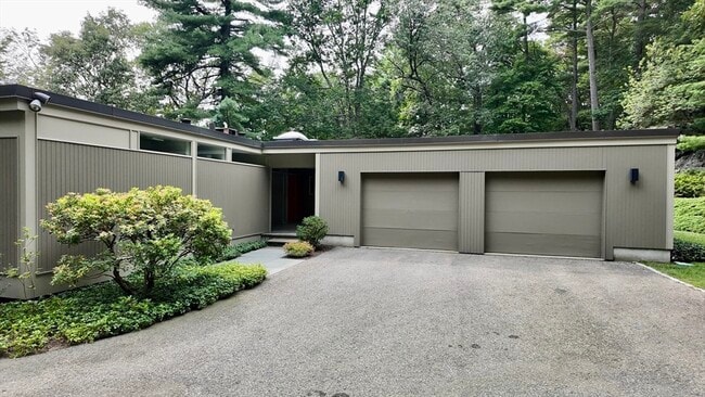 Building Photo - 14 Overlook Dr
