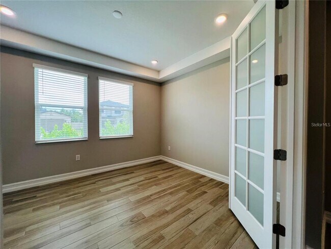 Building Photo - 4567 Tivoli Dr