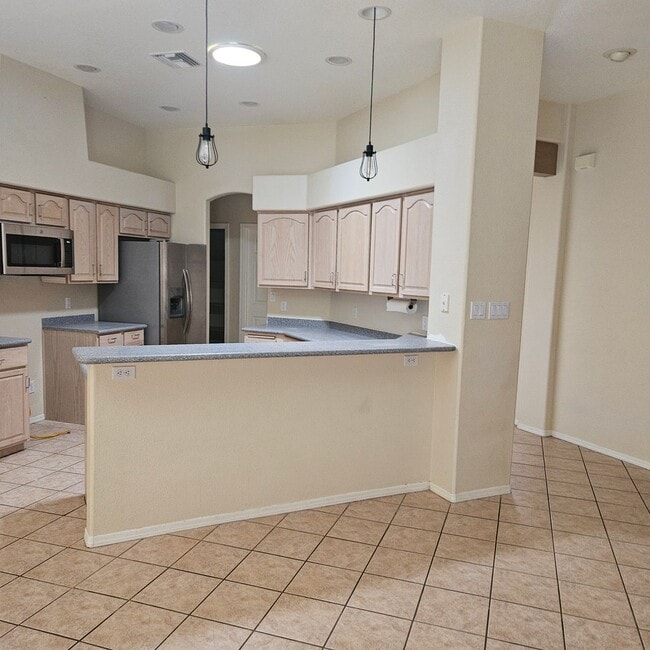 Building Photo - Updated 3 bedroom rental