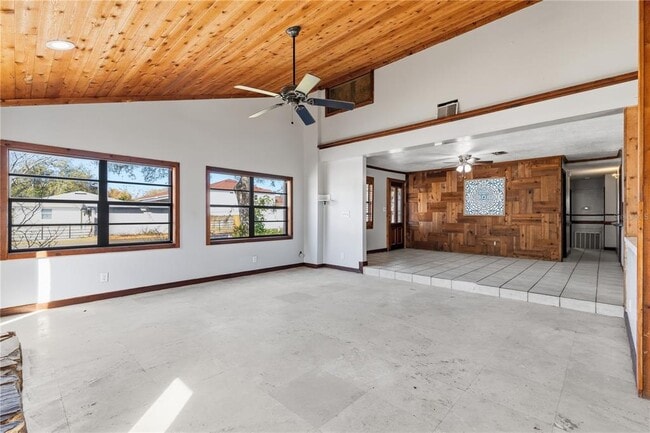 Building Photo - 10301 Trail Ridge Ln