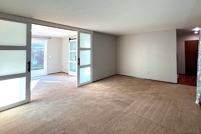 Building Photo - 12941 NE 71st St