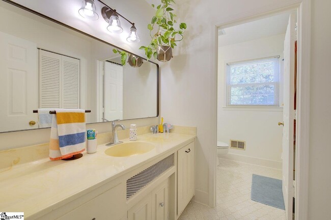 Building Photo - 104 Middle Brook Rd