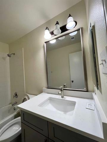 Building Photo - 9221 Goldenview Dr