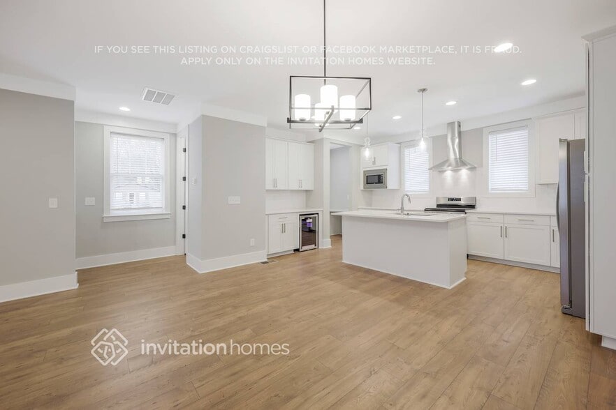 Building Photo - 647 Vernon Ave