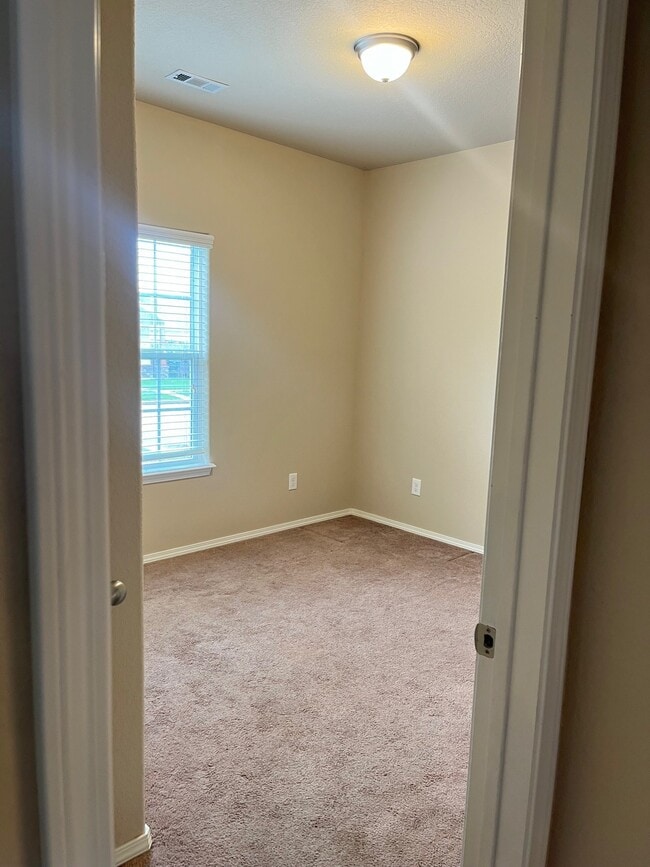 Building Photo - 4500 W Sweetgum Ln