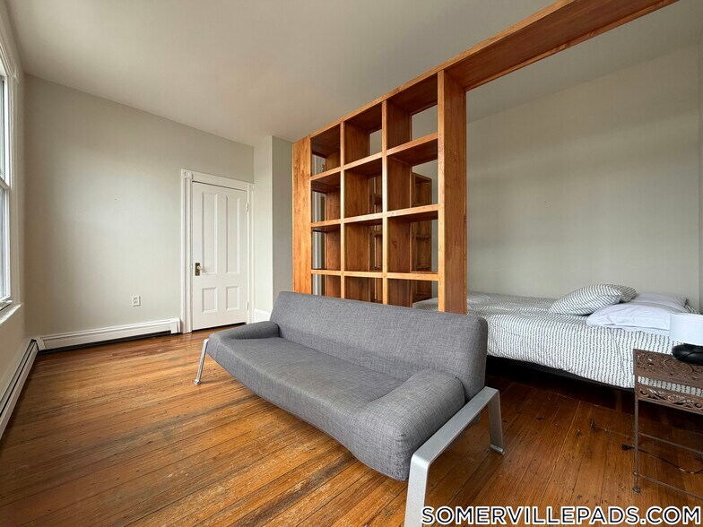 Building Photo - 367 Somerville Ave