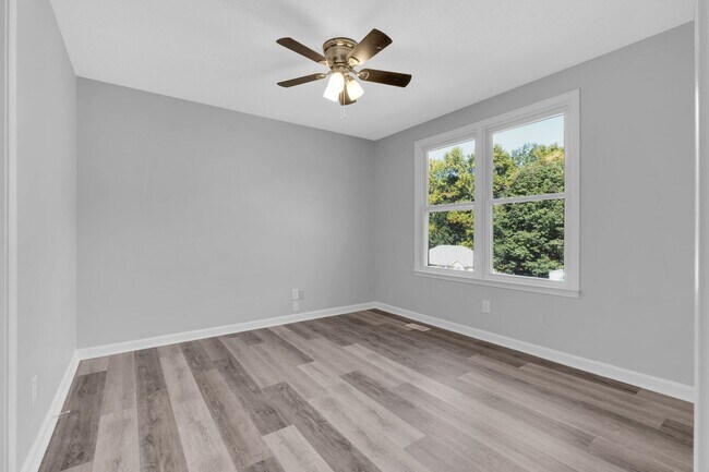 Building Photo - 2270 Ermine Dr