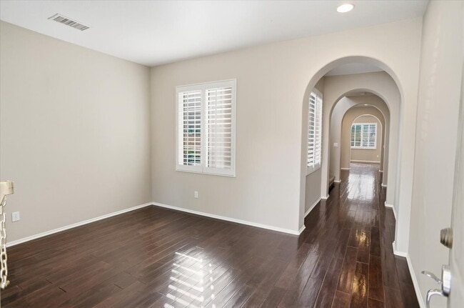 Building Photo - Spacious Alta Vista Valencia Home with Loft, Private Yard, and Community Amenities