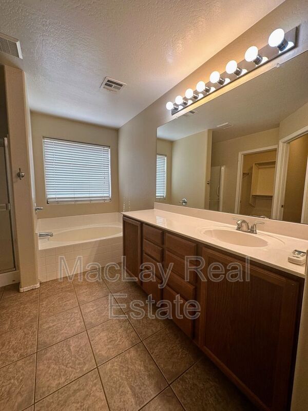 Building Photo - 45560 W Tulip Ln