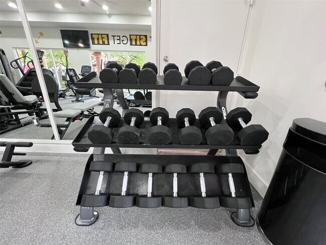 Building Photo - 7707 Northwest Dr