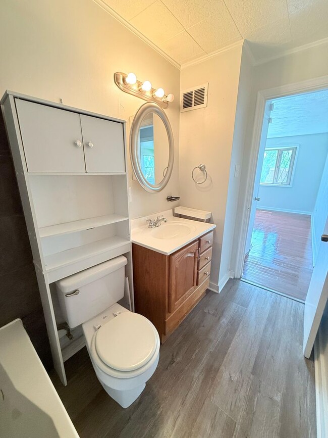 Building Photo - Updated 2BD 1BA house in McKeesport!