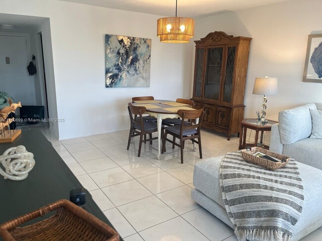 Building Photo - 401 Golden Isles Dr