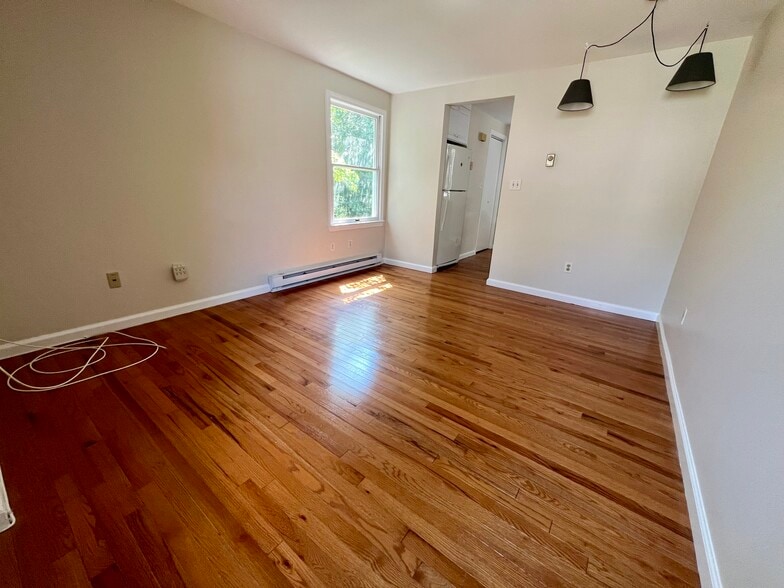 Bright Living Room - 99 Spruce St