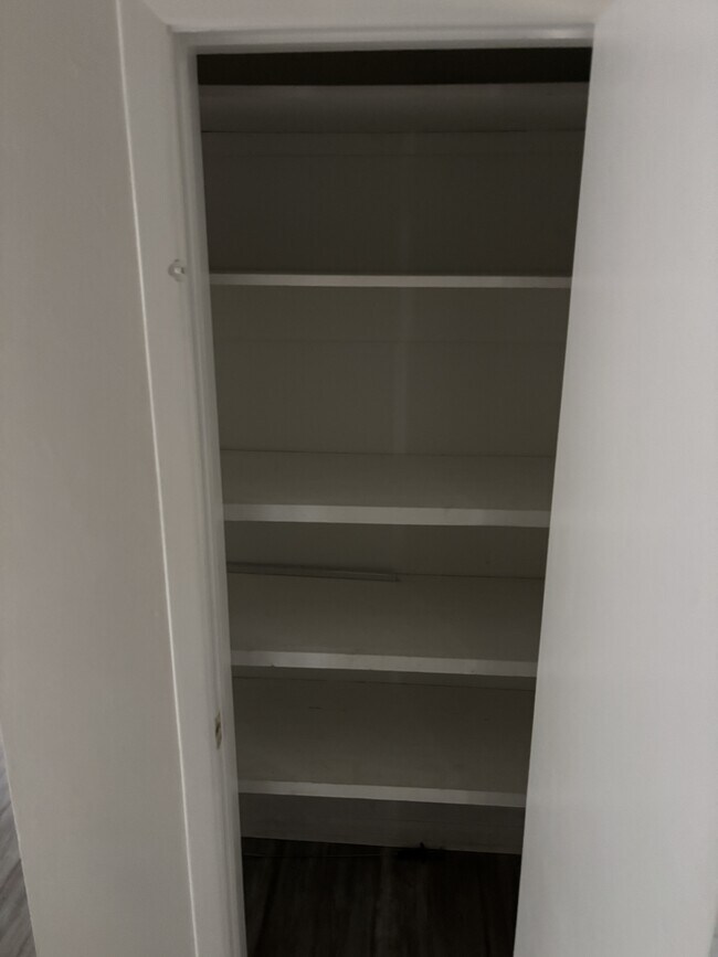 Building Photo - 2409 Almond Dr