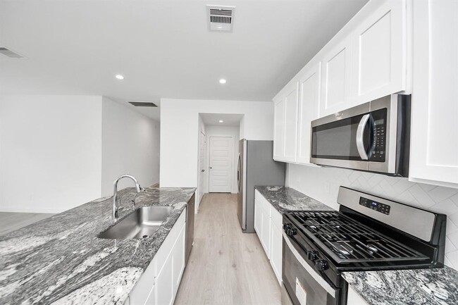Building Photo - 8034 Tropea Dr