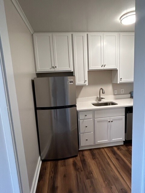 Kitchen - 825 Daniels St