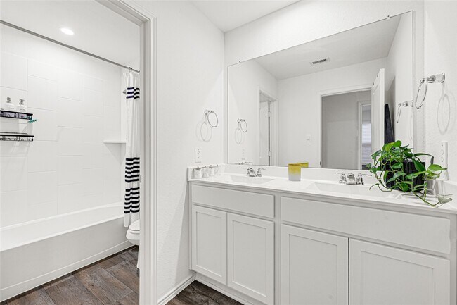 Building Photo - 31203 Heddington Ln