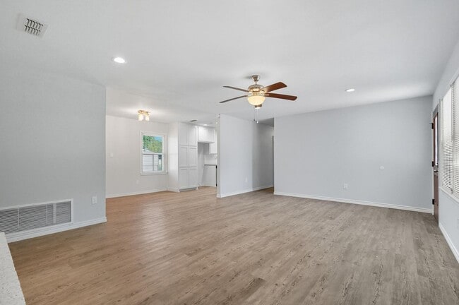 Building Photo - 4518 Edgemont Dr