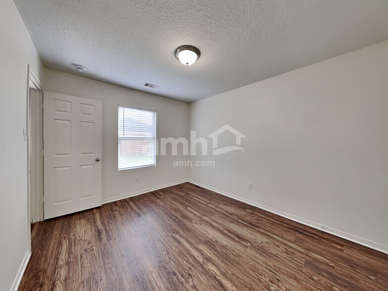 Building Photo - 16823 Accolade Way