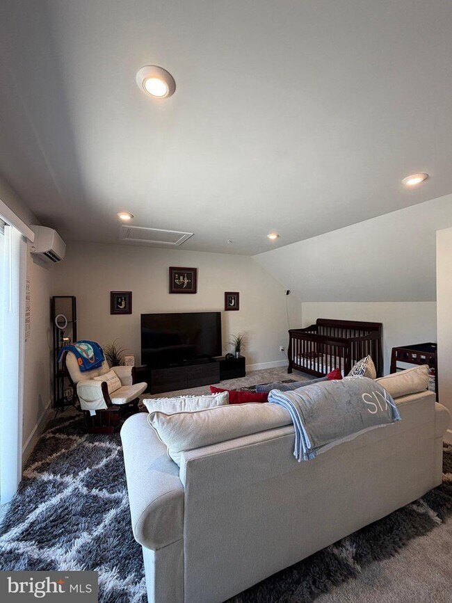 Building Photo - 10802 Foxtrot Cir